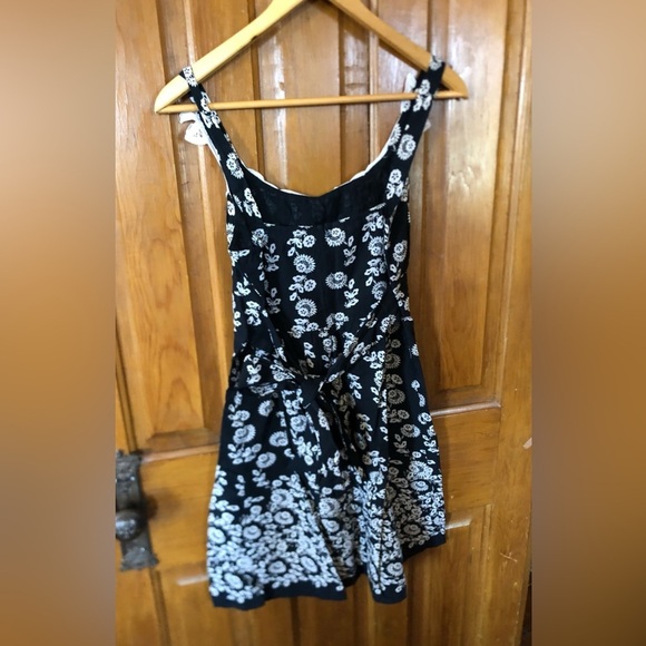 Navy and White Floral Dress with Lace Accents - Picture 4 of 16
